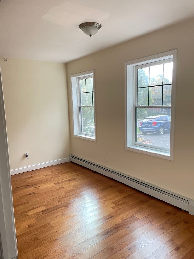 Hartford Apartment: 293-301 Farmington Ave.