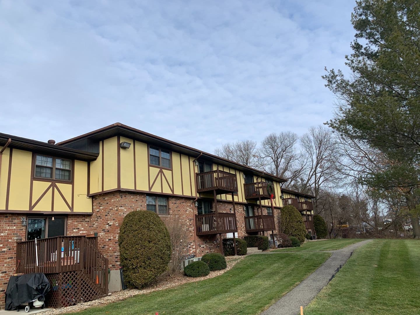 Newington House: 18 Surrey Drive