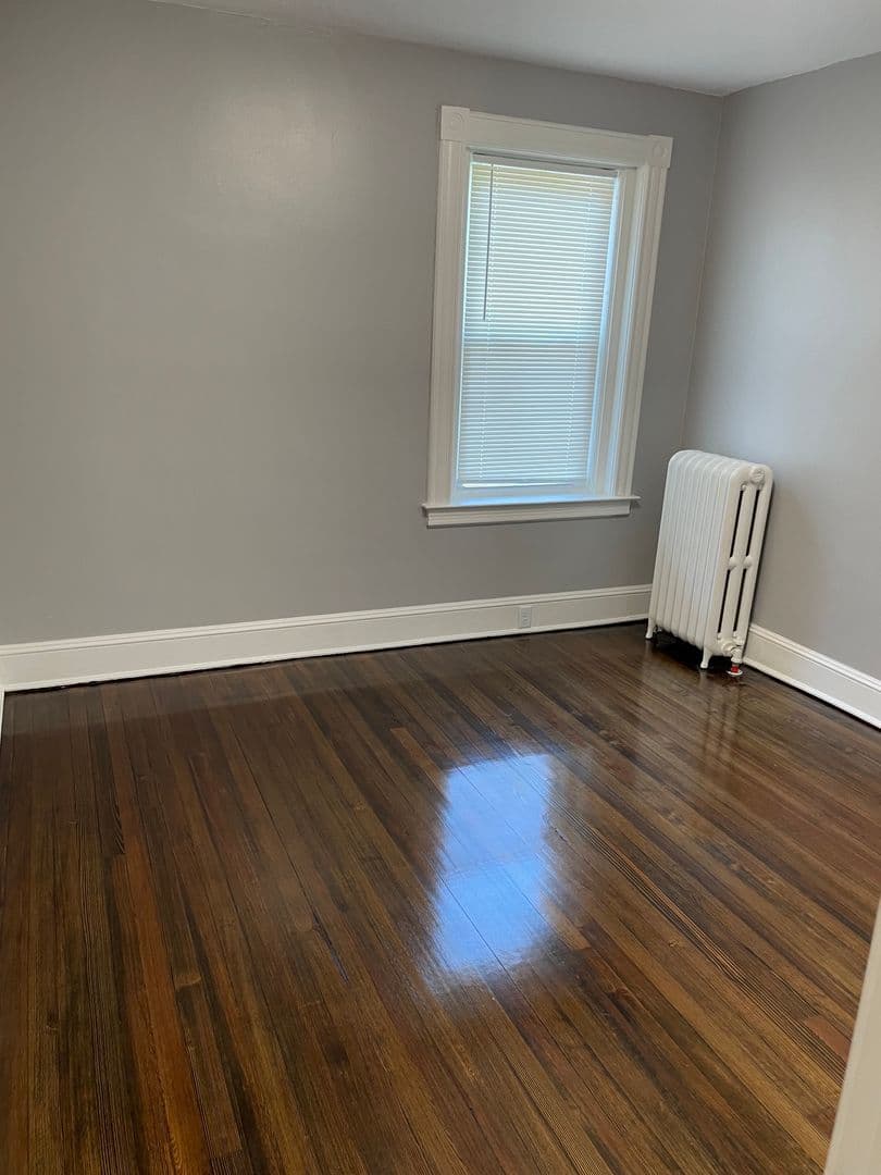 West Hartford Apartment: 33-35 Fairview St