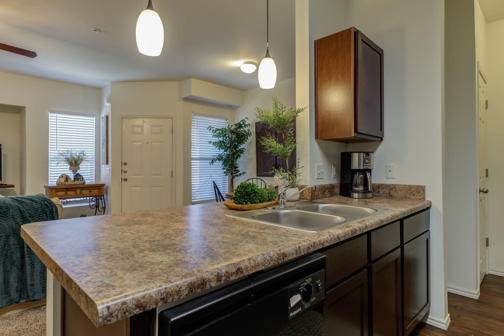 Lubbock Apartment: 1606 82nd St