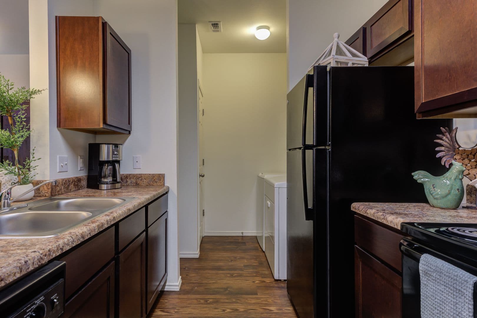 Lubbock Apartment: 1606 82nd St