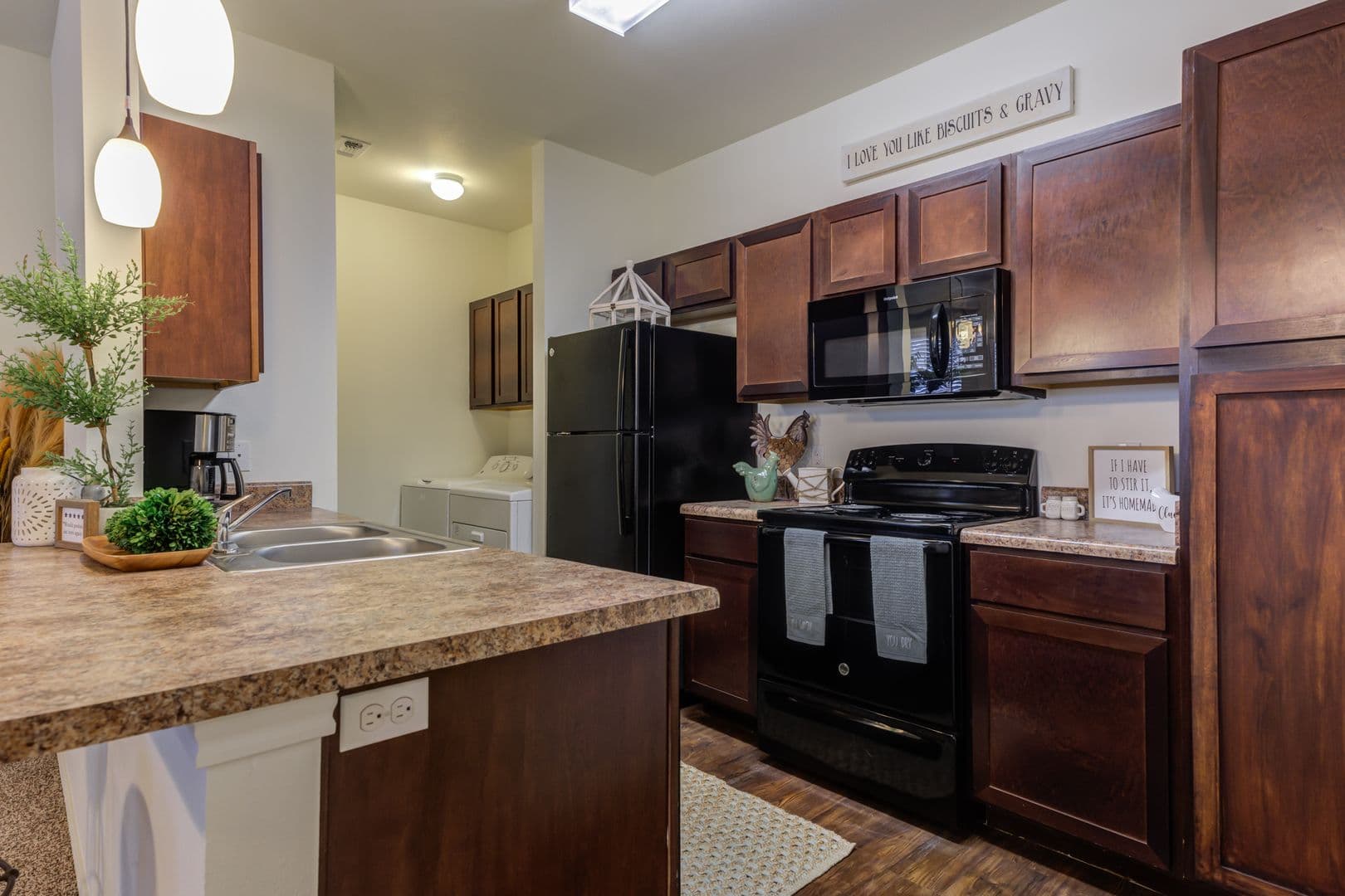 Lubbock Apartment: 1606 82nd St