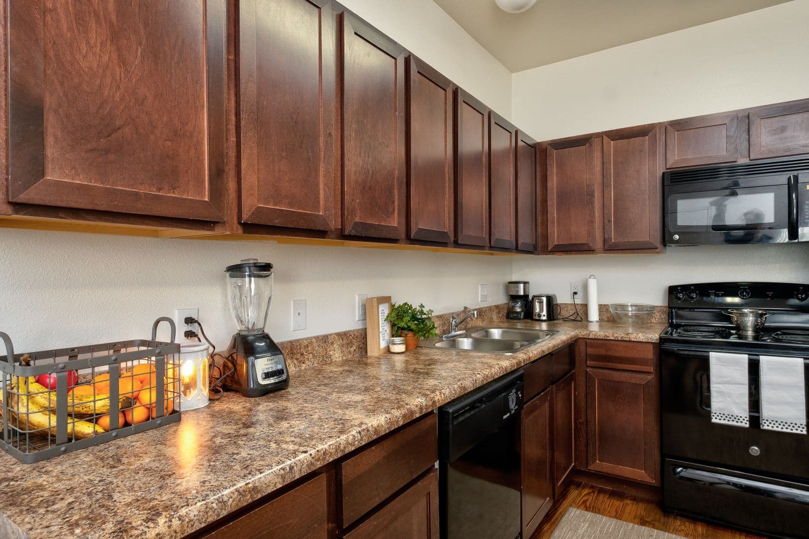 Lubbock Apartment: 1606 82nd St