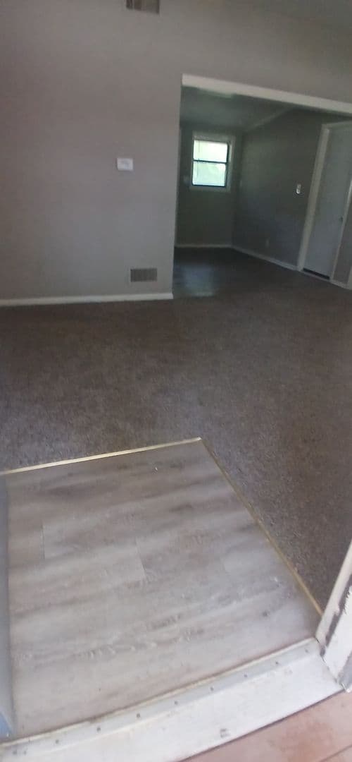 Independence House: 412 N Cochise Dr