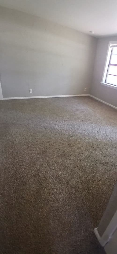 Independence House: 412 N Cochise Dr