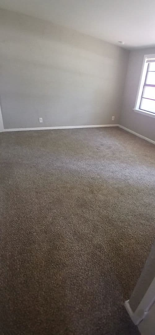 Independence House: 412 N Cochise Dr