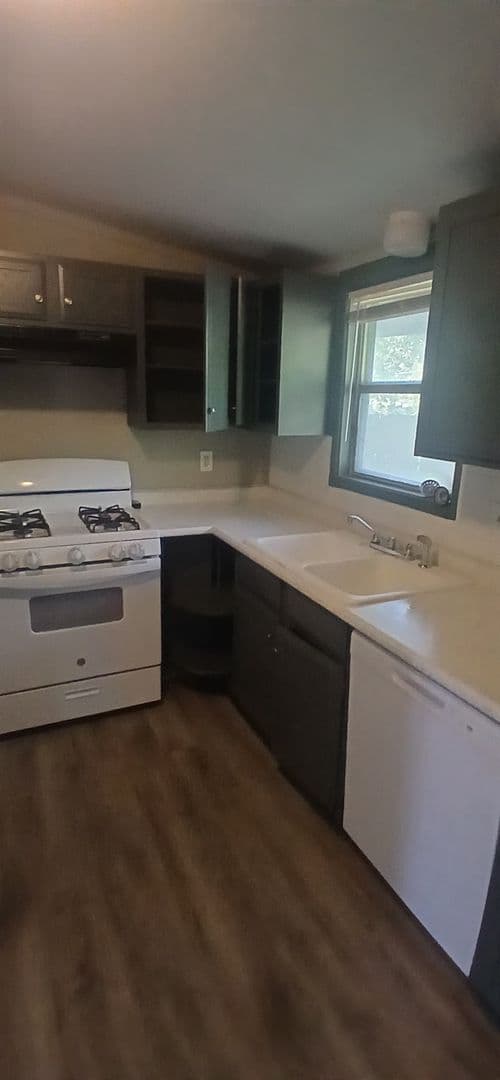 Independence House: 412 N Cochise Dr