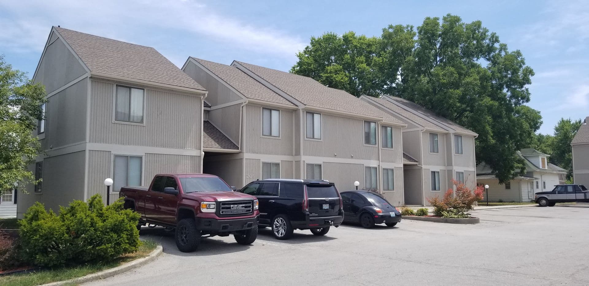 Smithville Apartment: 211 W. Main Street