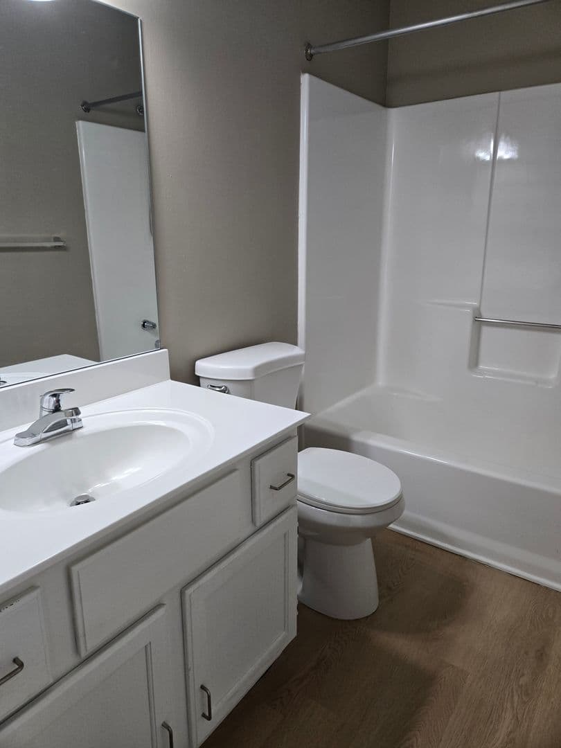 Smithville Apartment: 208 W. Main Street