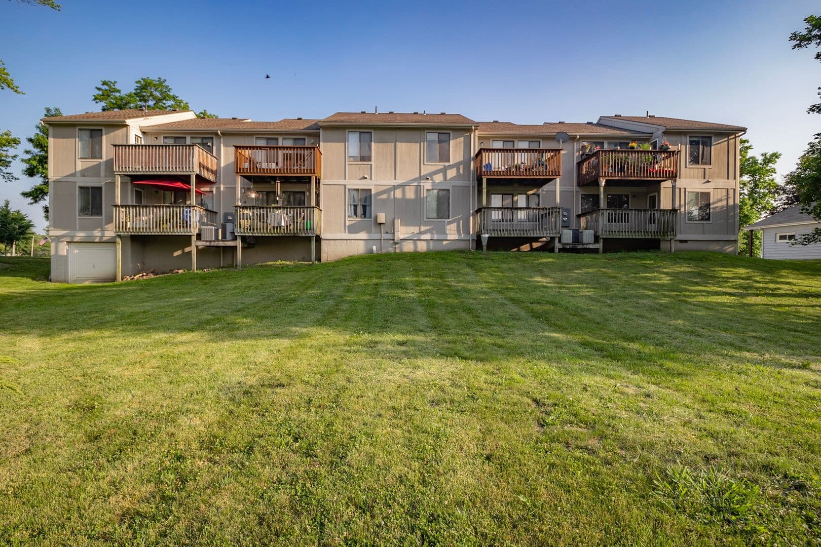 Smithville Apartment: 208 W. Main Street