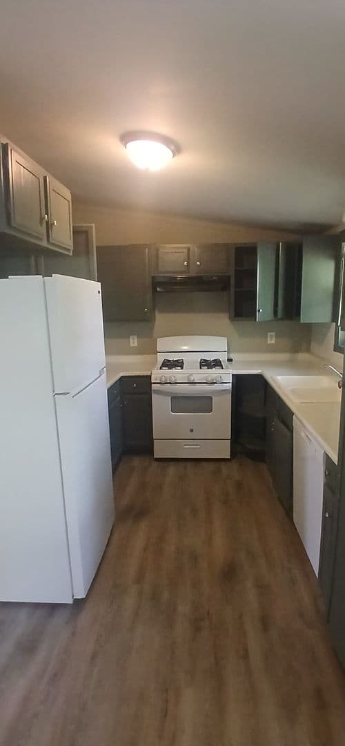 Independence House: 412 N Cochise Dr