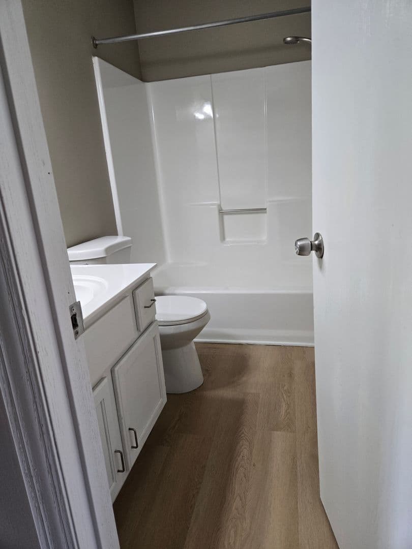 Smithville Apartment: 208 W. Main Street