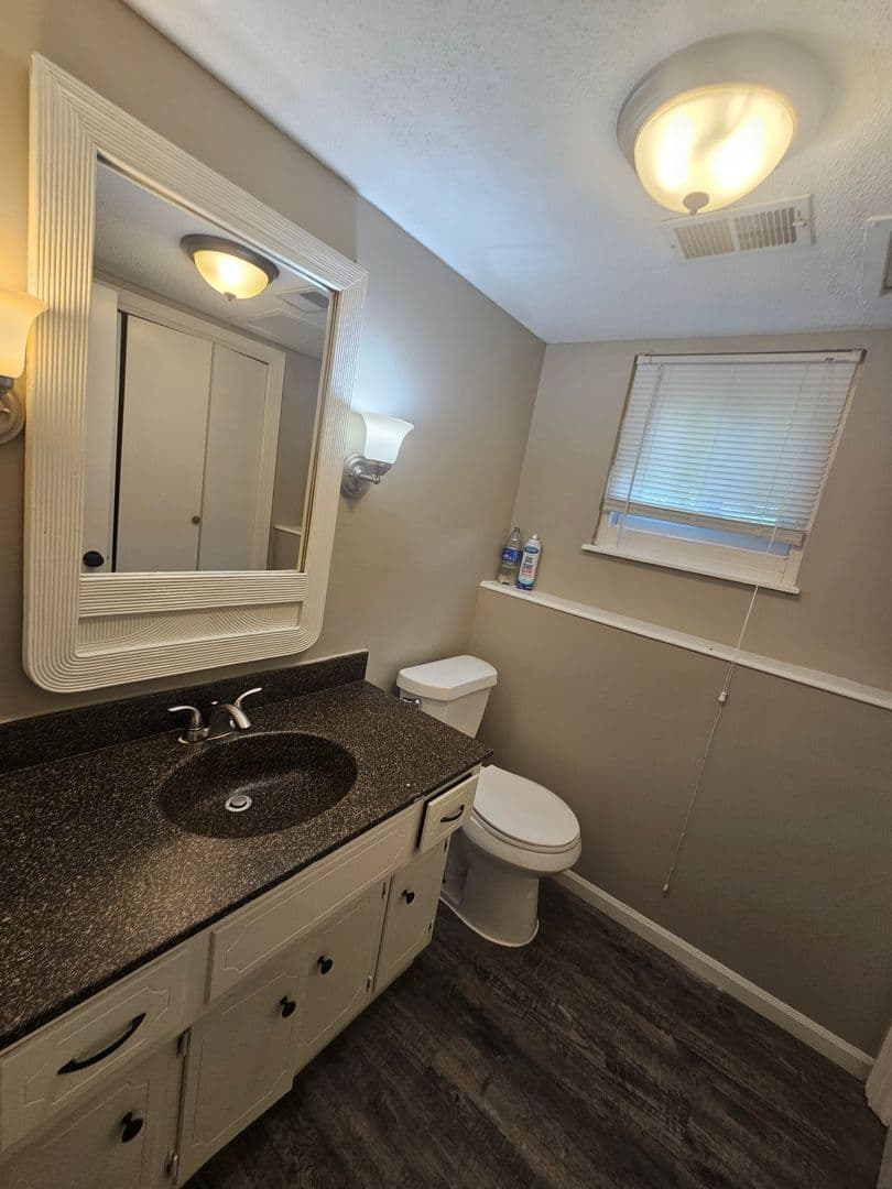 Kansas City House: 10013 N Harrison Drive