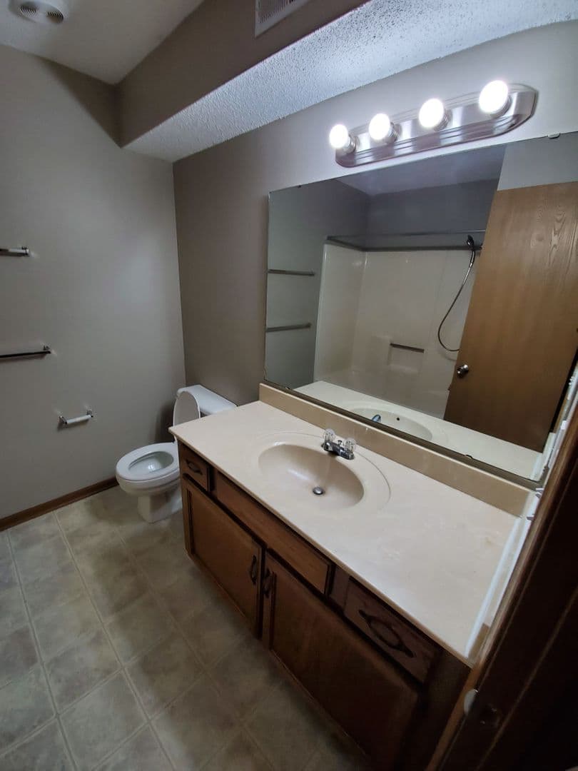 Smithville Apartment: 211 W. Main Street