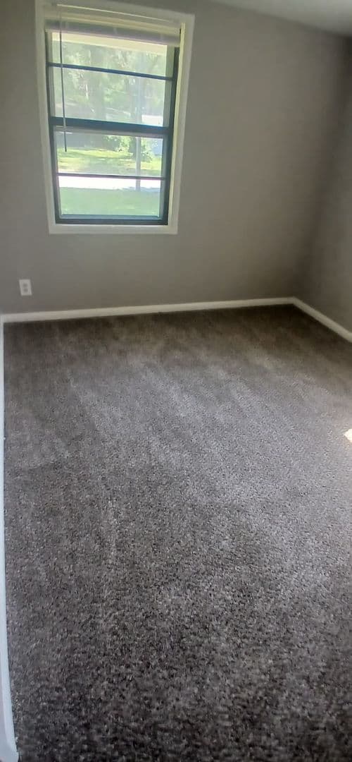 Independence House: 412 N Cochise Dr