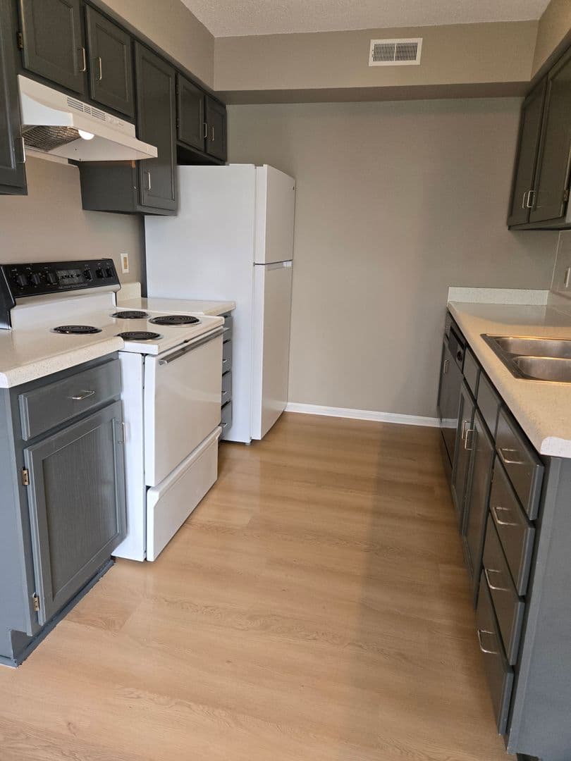 Smithville Apartment: 208 W. Main Street
