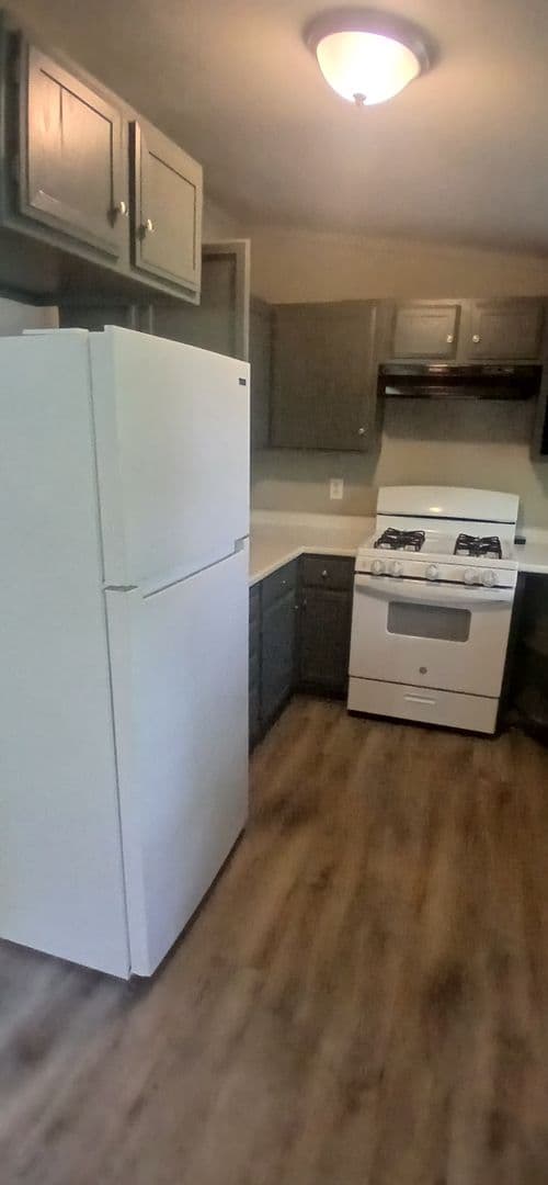 Independence House: 412 N Cochise Dr