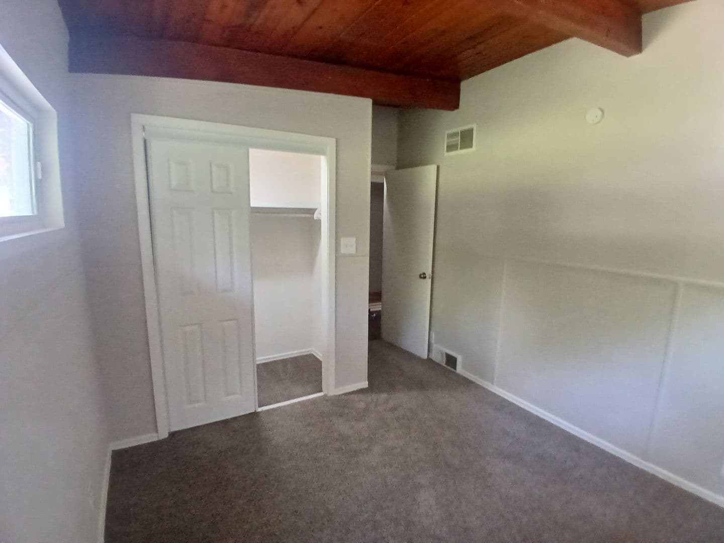 Kansas City House: 5323 NW Edgewood Circle