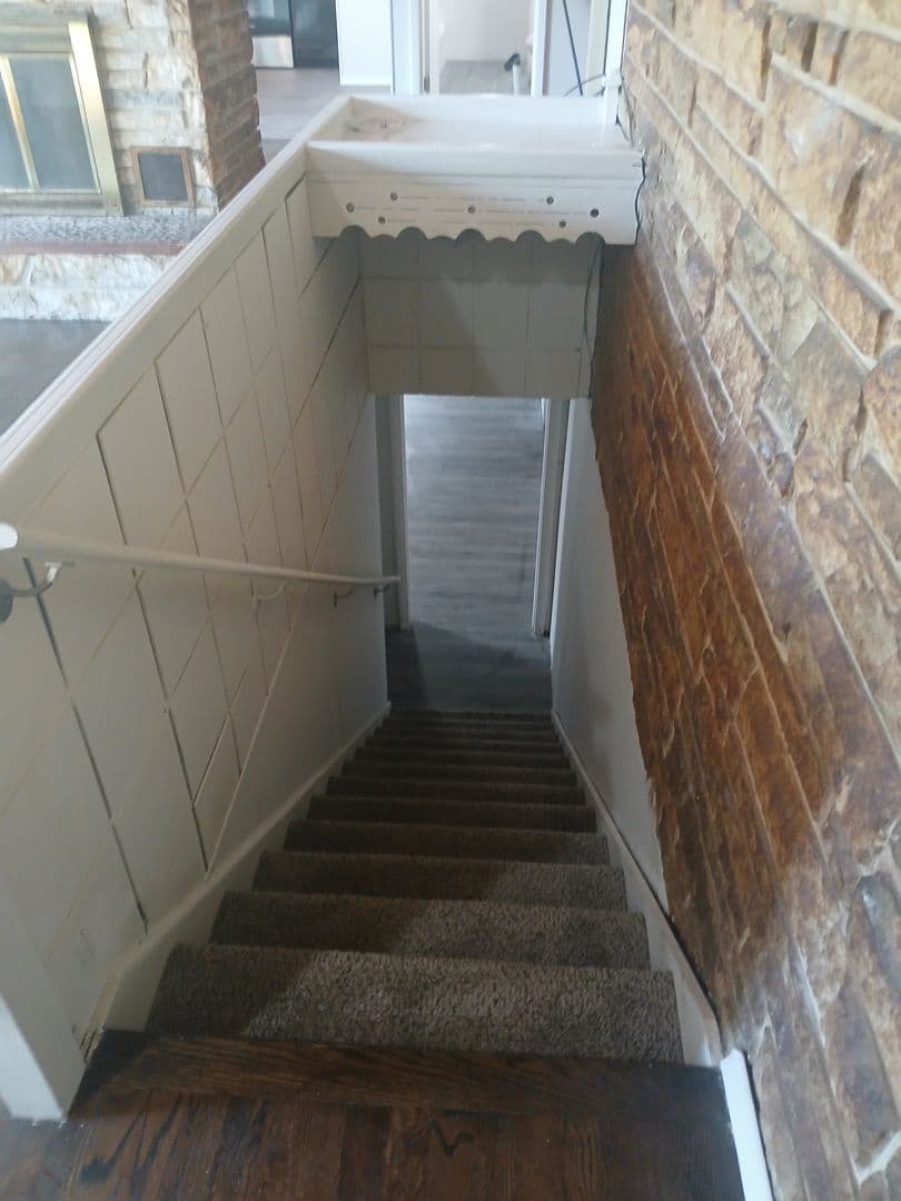 Kansas City House: 5323 NW Edgewood Circle