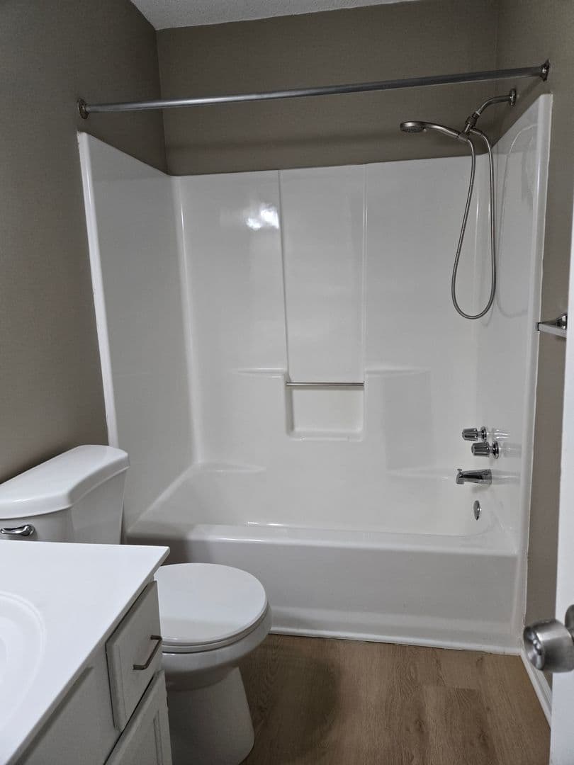 Smithville Apartment: 208 W. Main Street