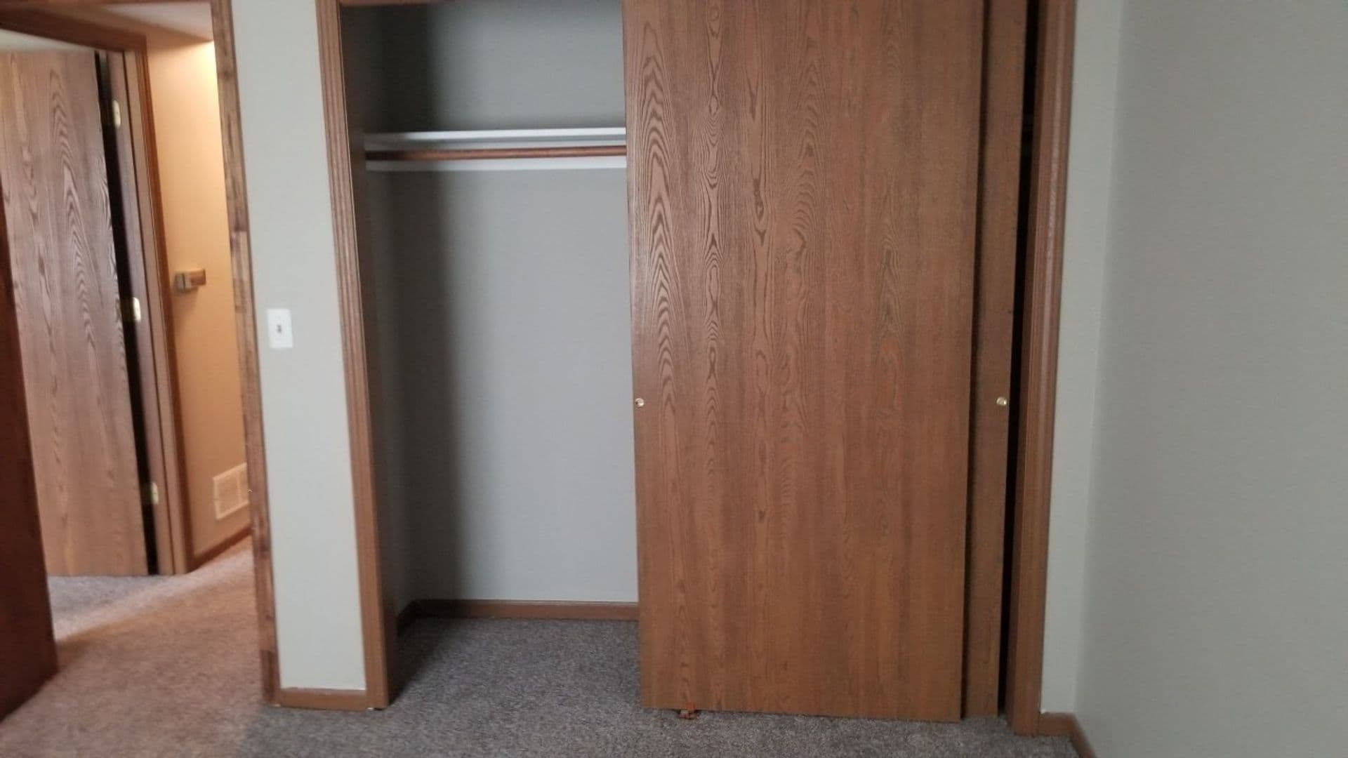 Smithville Apartment: 211 W. Main Street