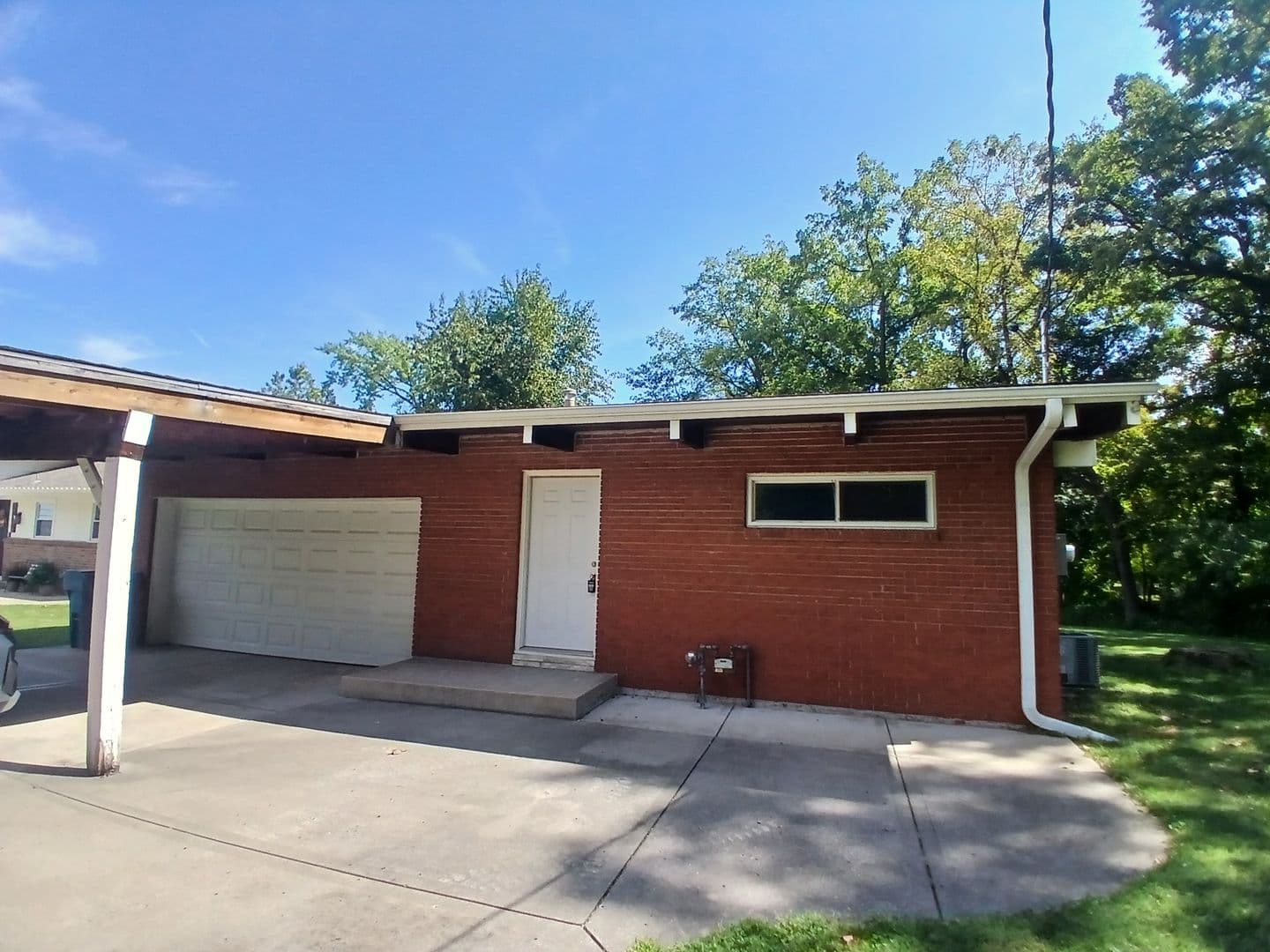 Kansas City House: 5323 NW Edgewood Circle