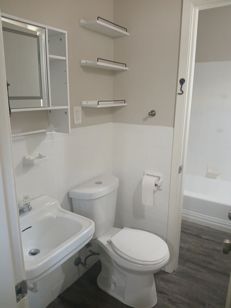 Kansas City House: 5323 NW Edgewood Circle