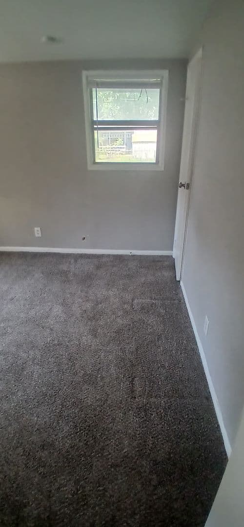 Independence House: 412 N Cochise Dr