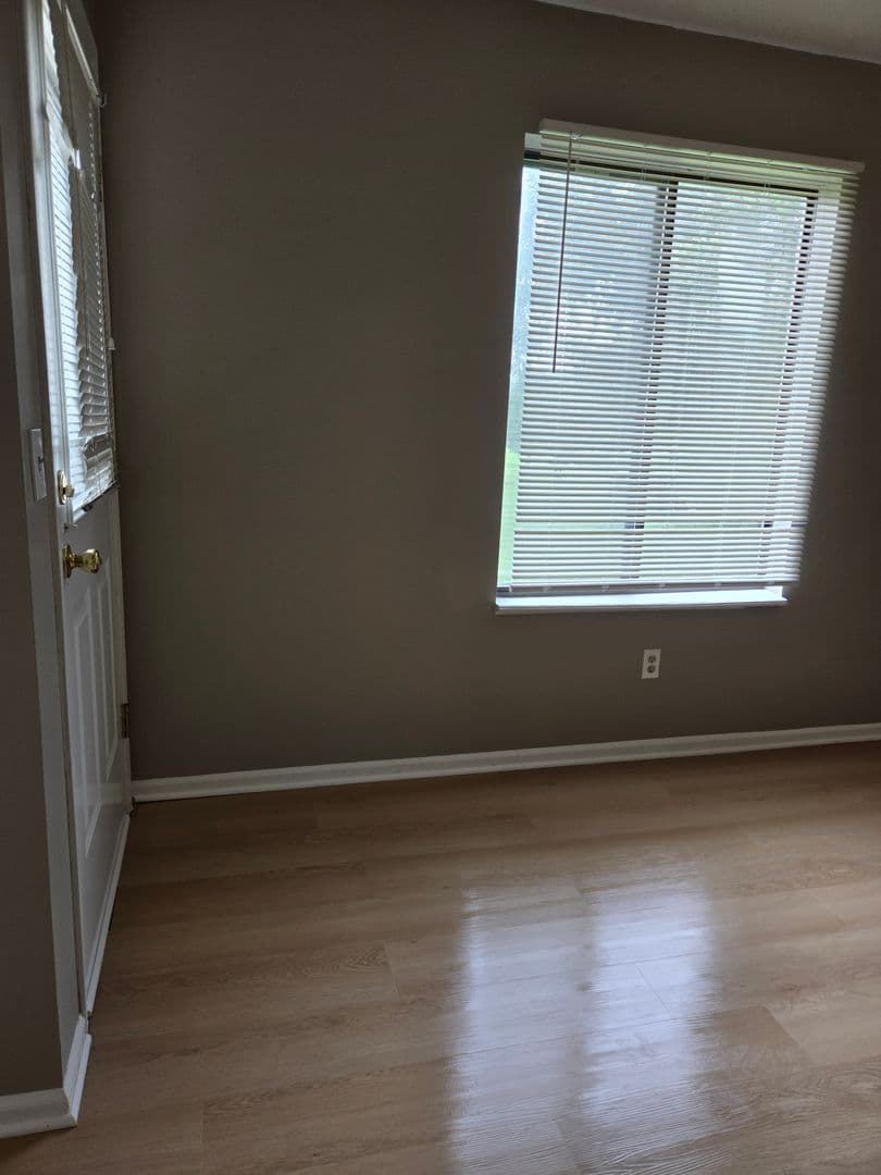 Smithville Apartment: 208 W. Main Street