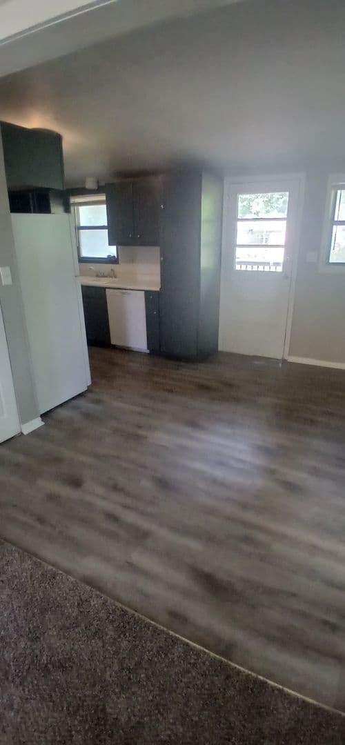 Independence House: 412 N Cochise Dr