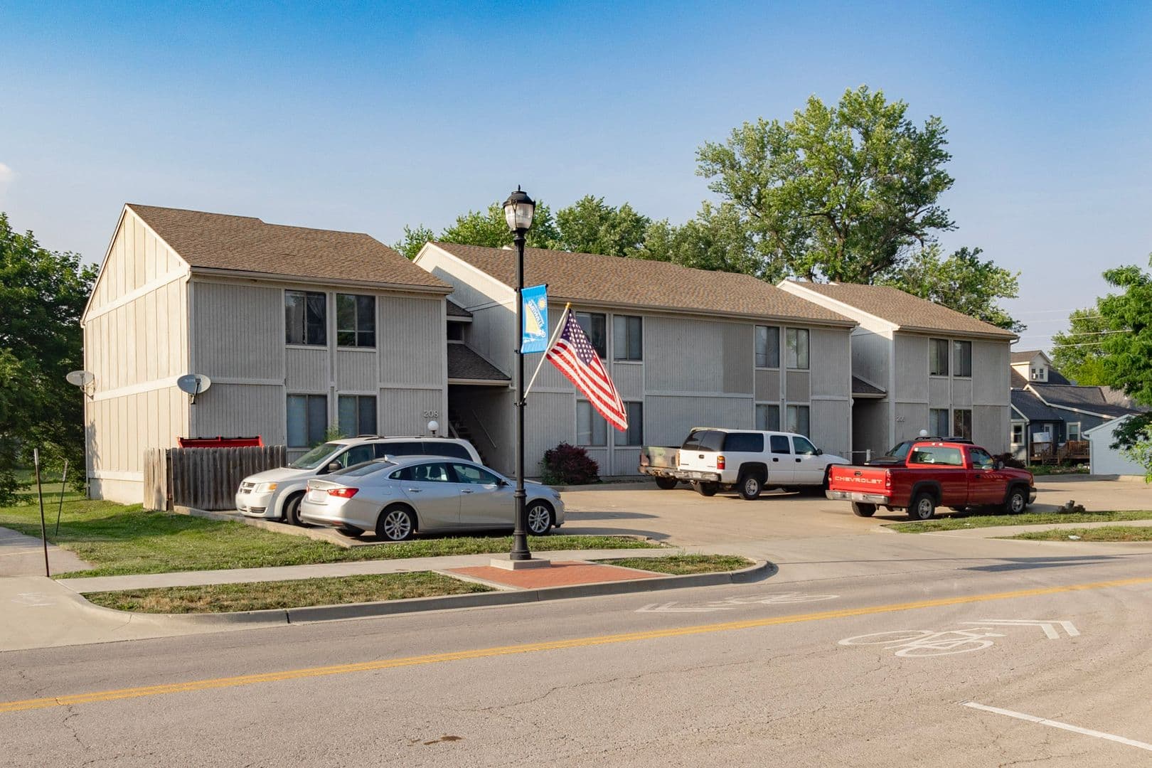 Smithville Apartment: 208 W. Main Street