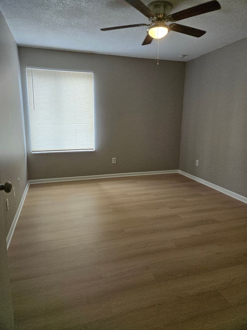 Smithville Apartment: 208 W. Main Street