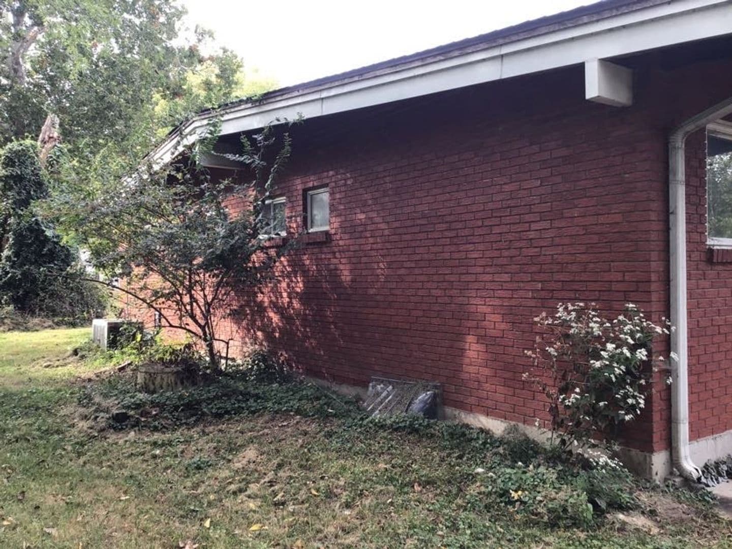 Kansas City House: 5323 NW Edgewood Circle