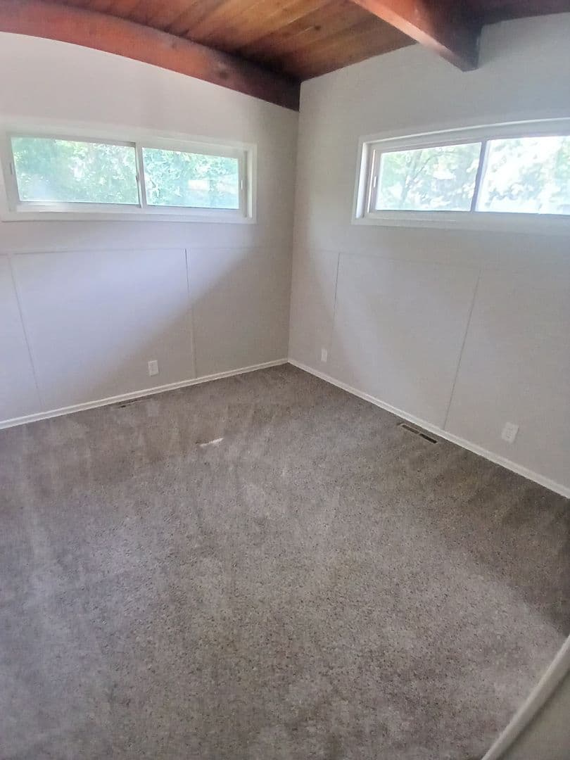 Kansas City House: 5323 NW Edgewood Circle