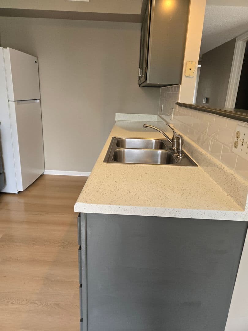 Smithville Apartment: 208 W. Main Street