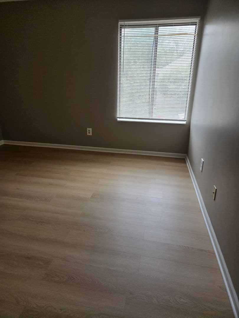 Smithville Apartment: 208 W. Main Street