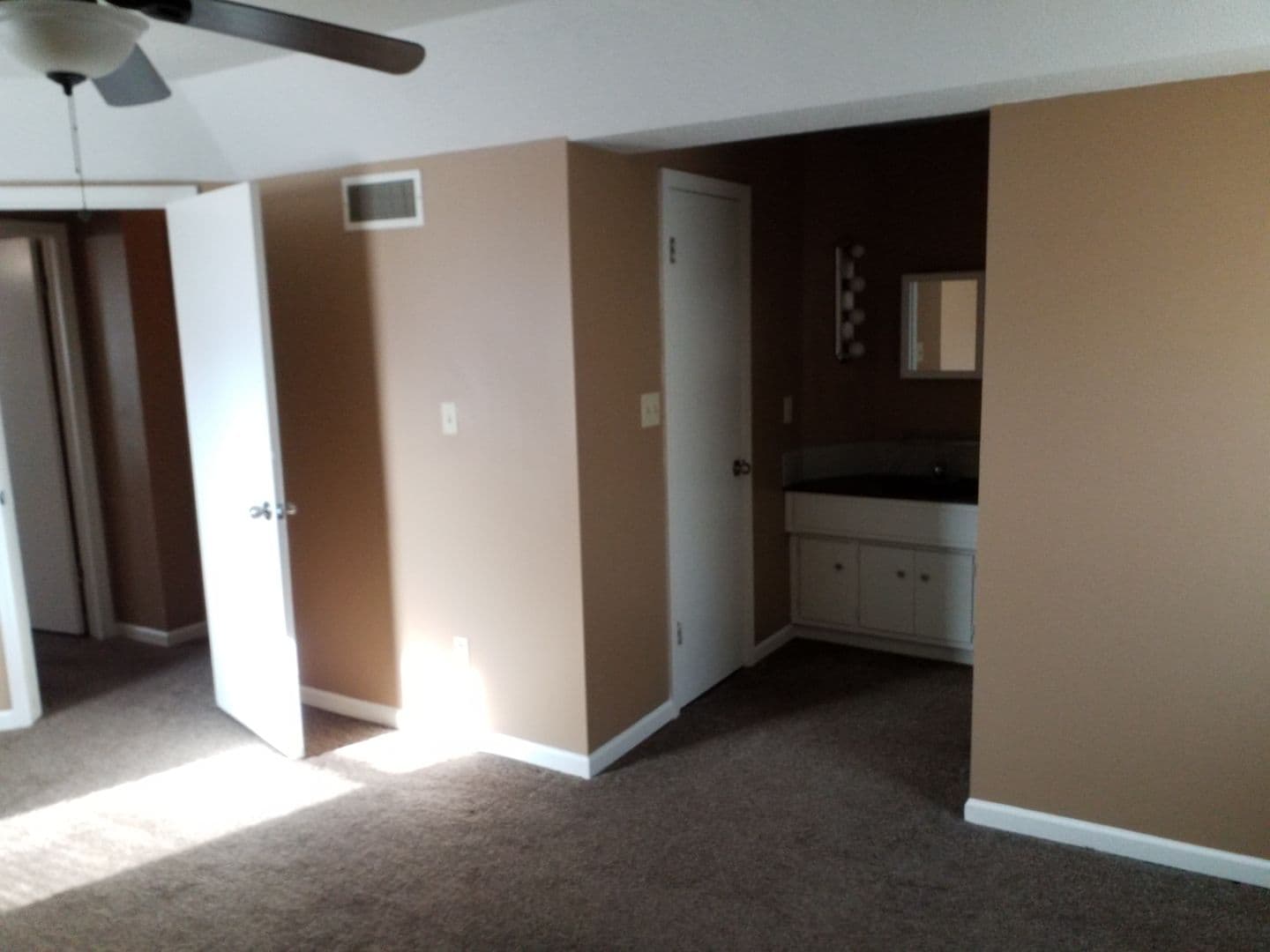 Kansas City House: 10013 N Harrison Drive