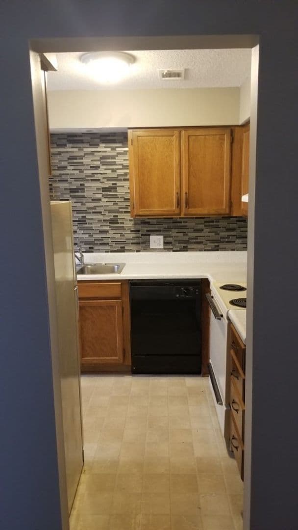 Smithville Apartment: 211 W. Main Street