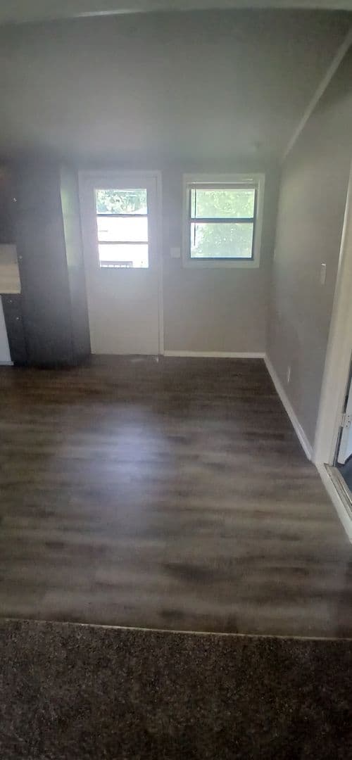 Independence House: 412 N Cochise Dr