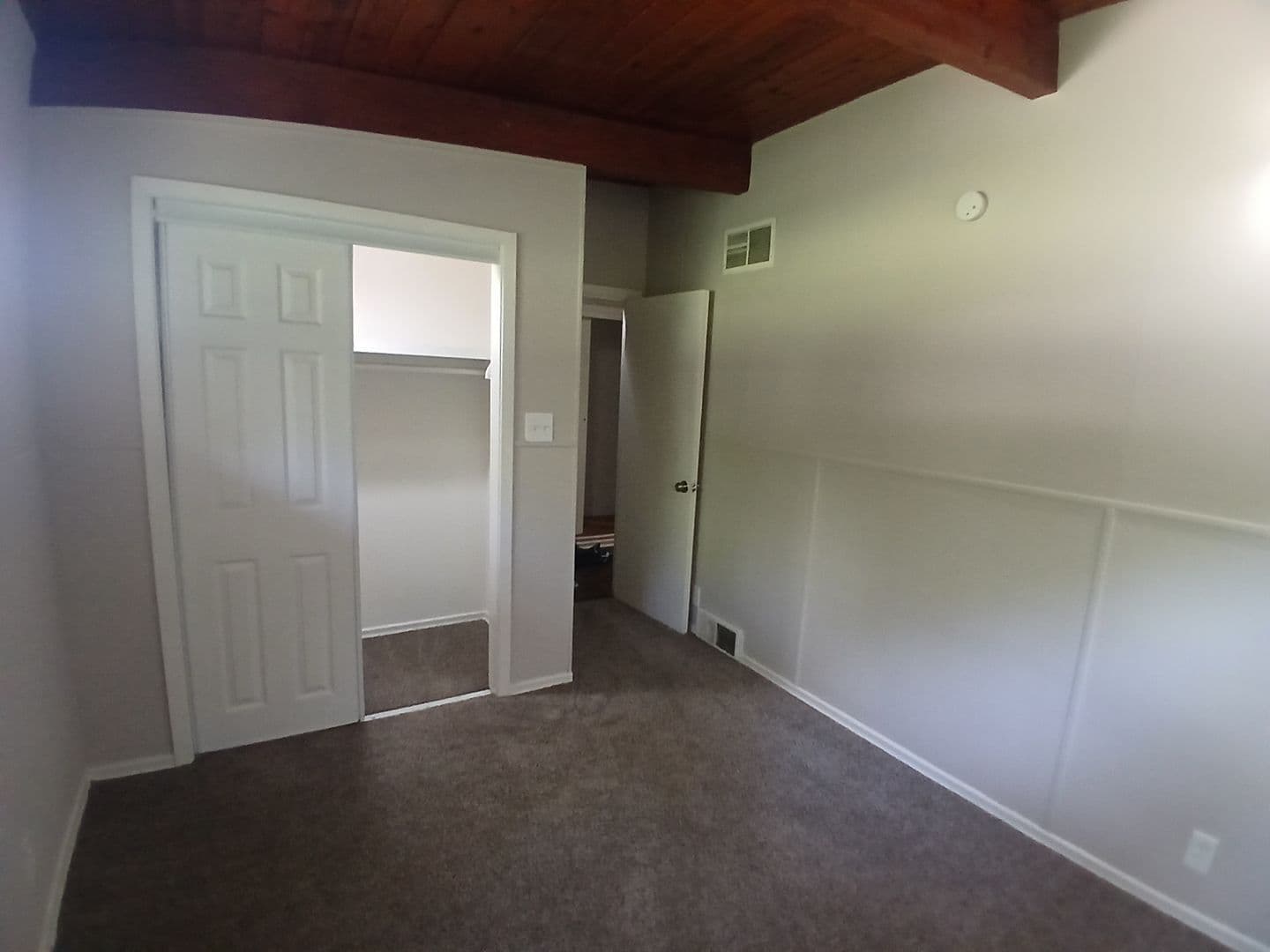 Kansas City House: 5323 NW Edgewood Circle