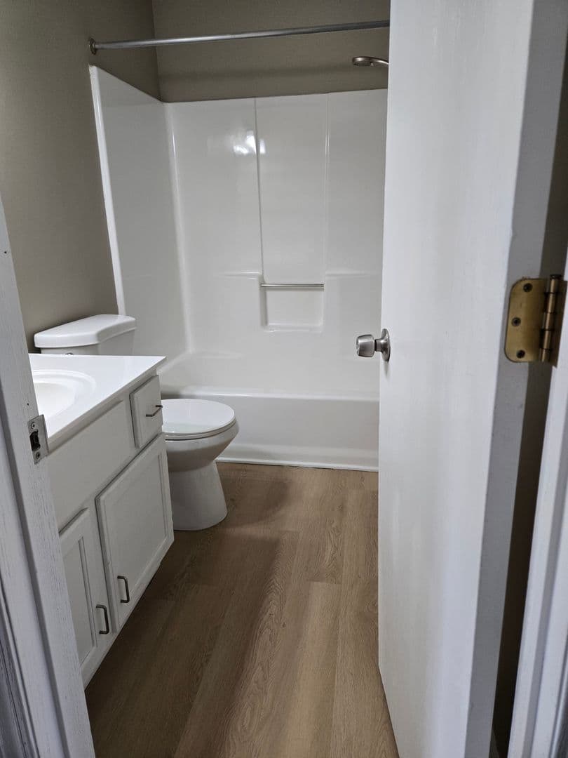 Smithville Apartment: 208 W. Main Street