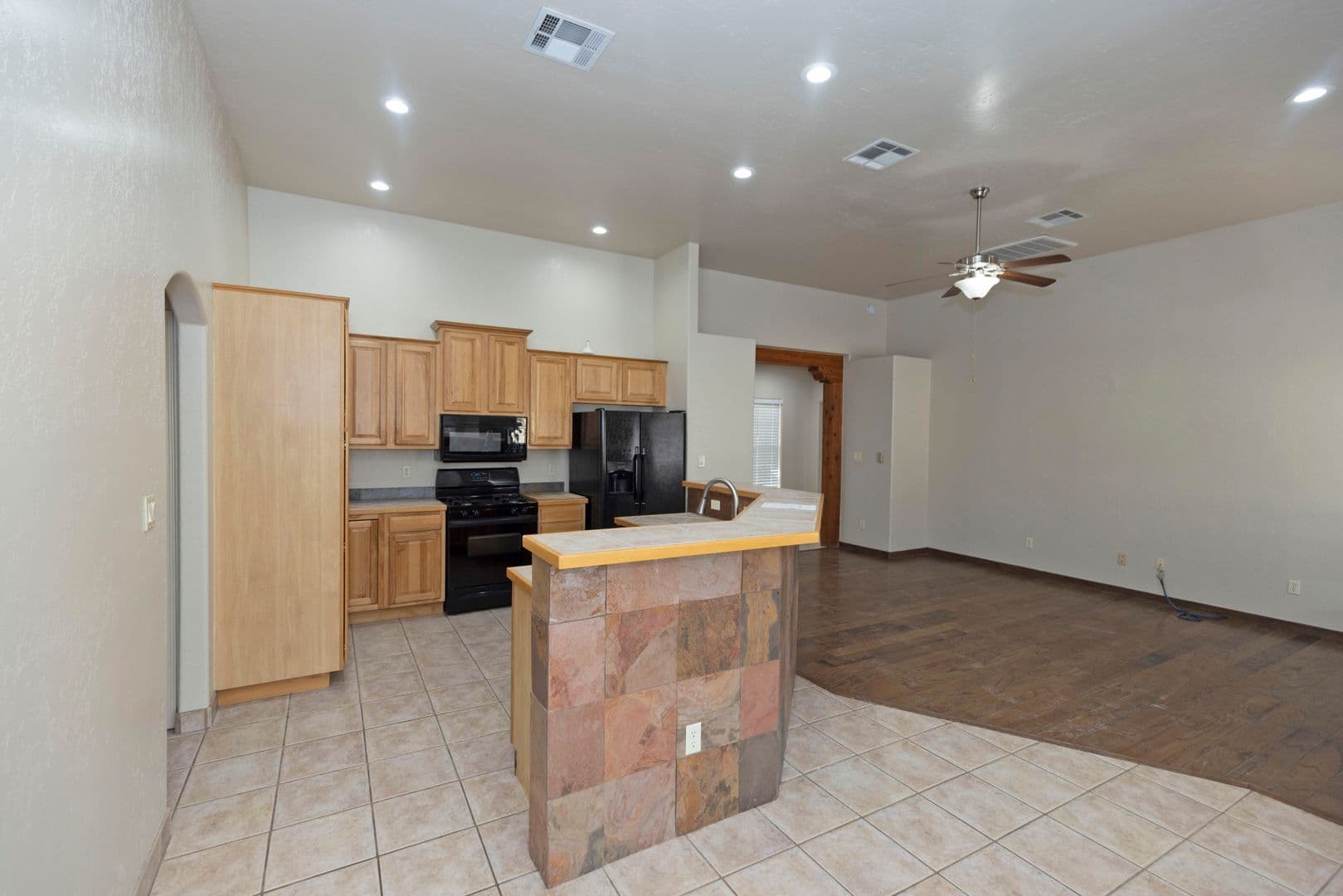 Las Cruces House: 3394 Chimney Rock
