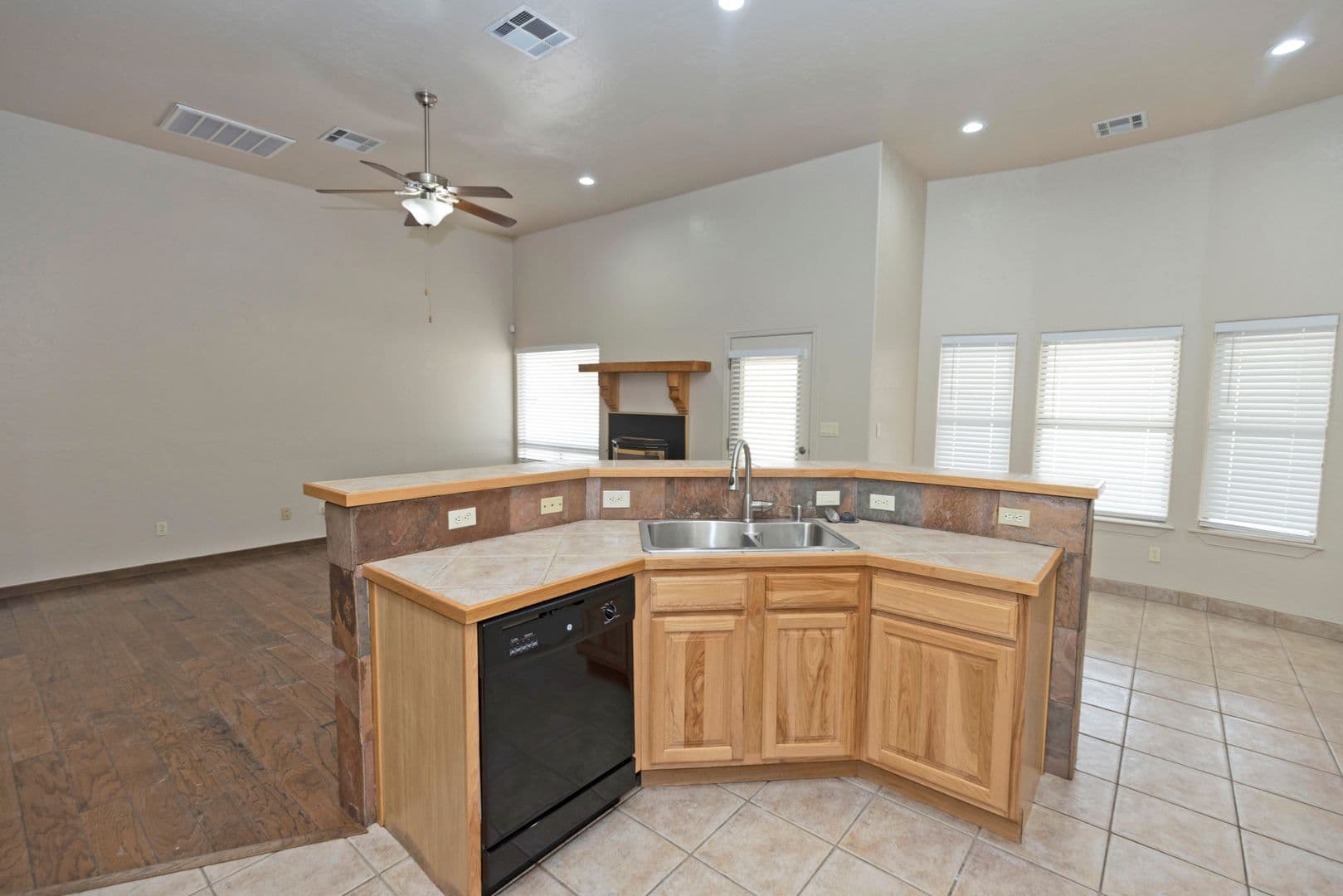 Las Cruces House: 3394 Chimney Rock
