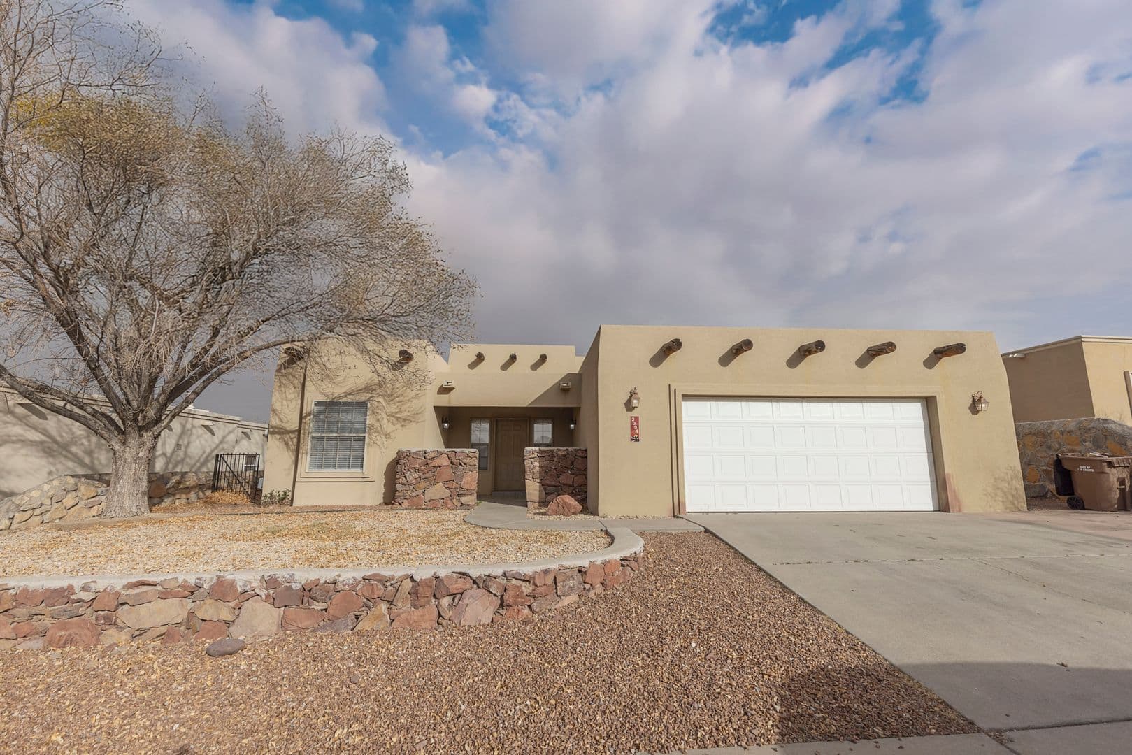 Las Cruces House: 3394 Chimney Rock