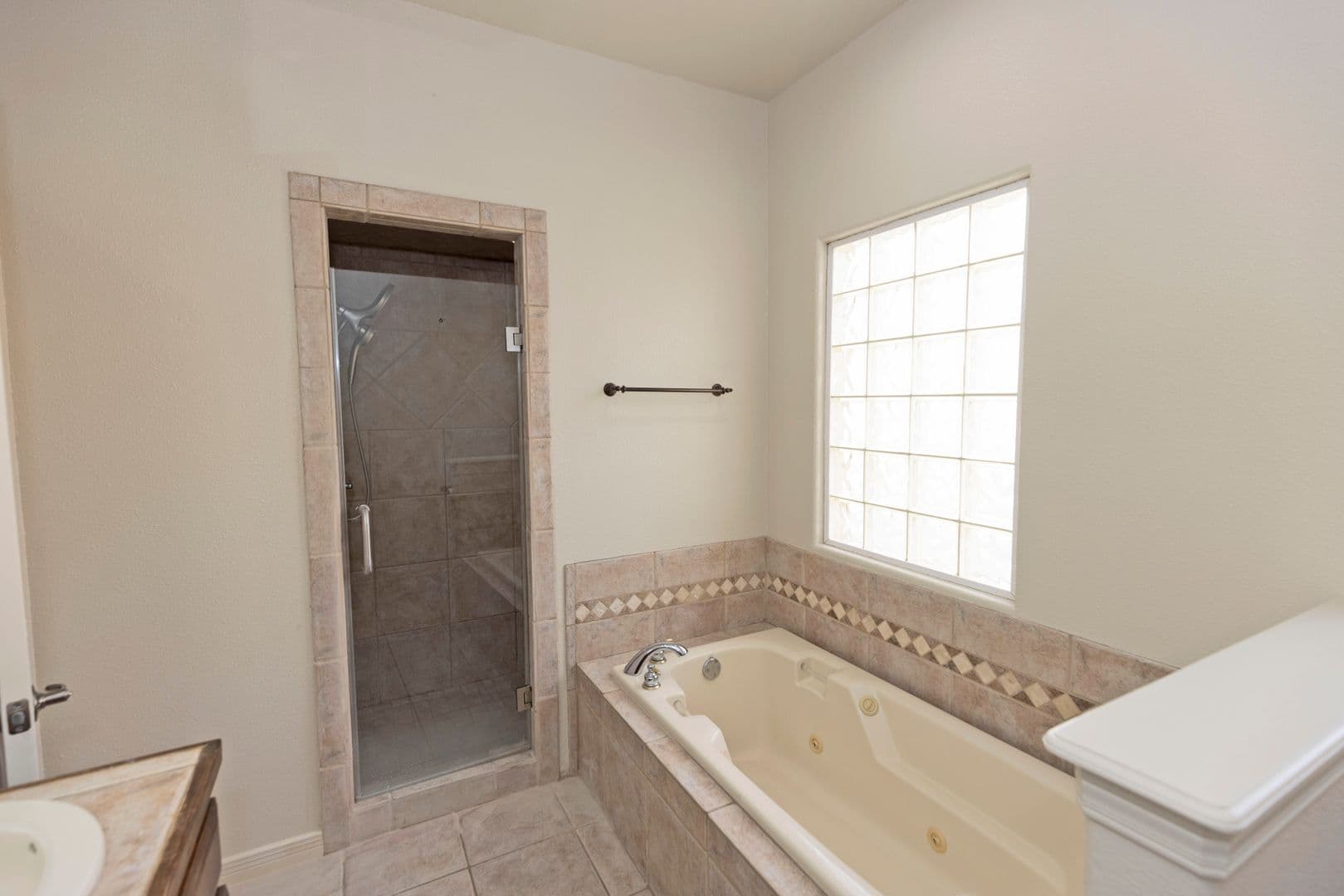 Las Cruces House: 3394 Chimney Rock