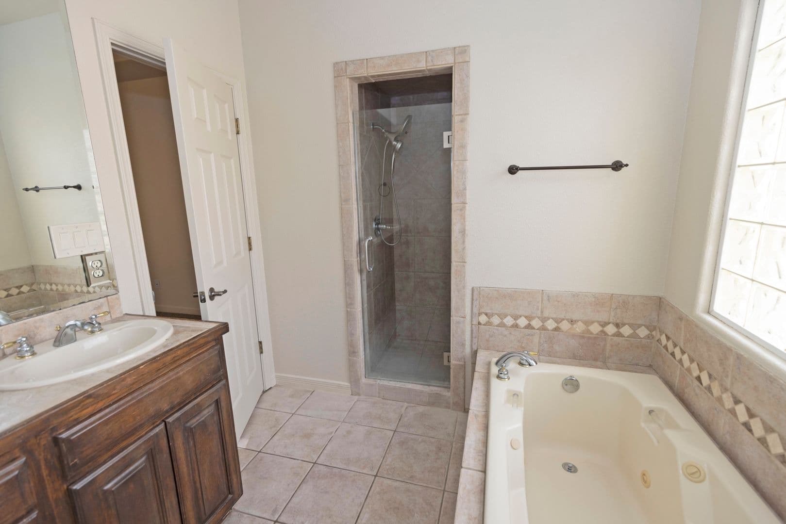 Las Cruces House: 3394 Chimney Rock