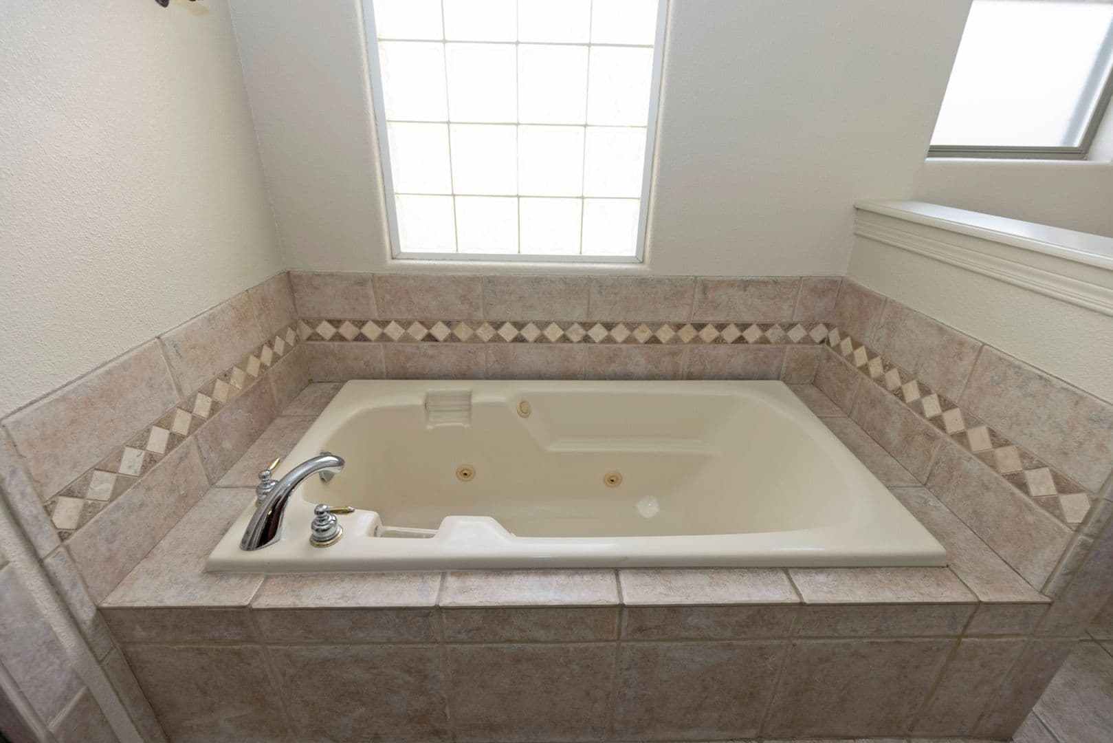 Las Cruces House: 3394 Chimney Rock