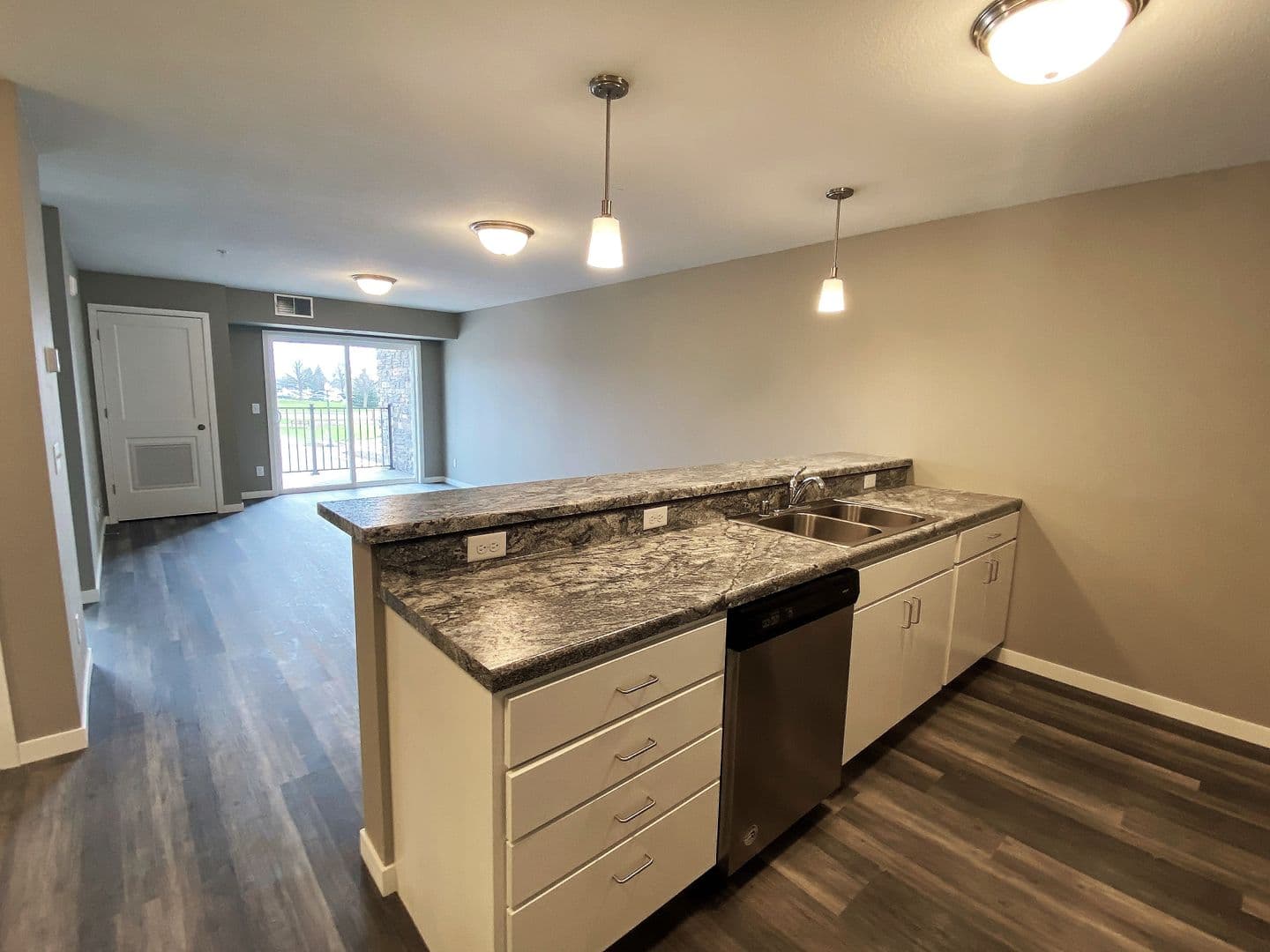 Owatonna Apartment: 325 Florence Ave