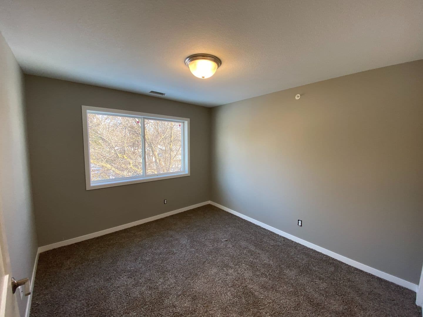 Owatonna Apartment: 325 Florence Ave