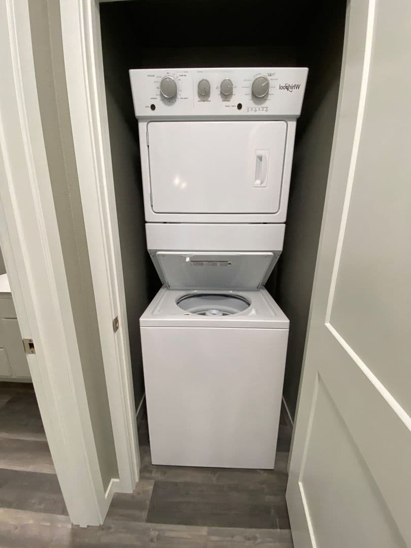 Owatonna Apartment: 325 Florence Ave